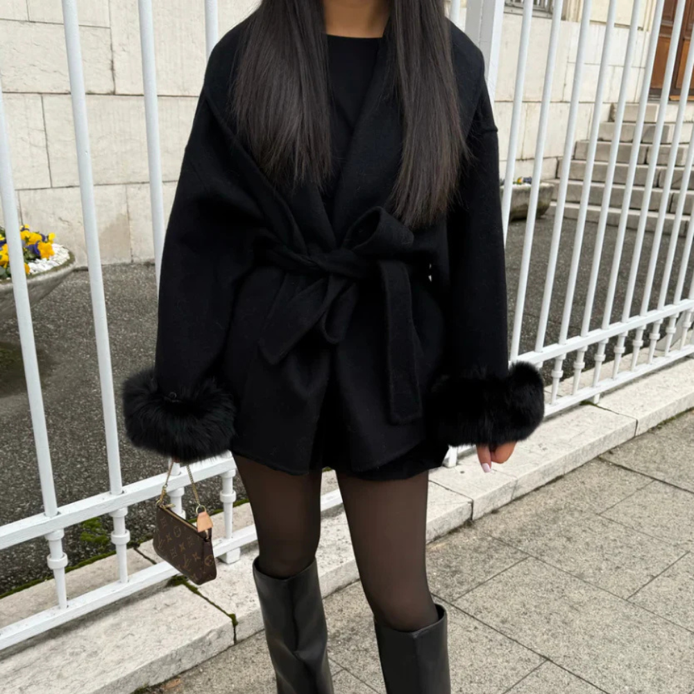 MANTEAU EN LAINE AVEC FOURRURE - NOIR ÉLÉGANT