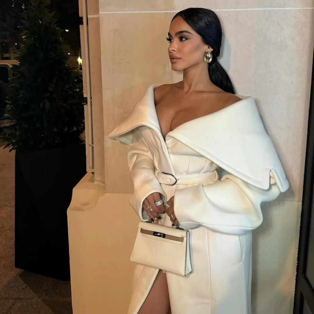 L'ÉPURE ROBE-MANTEAU LONGUE À COL CAPE