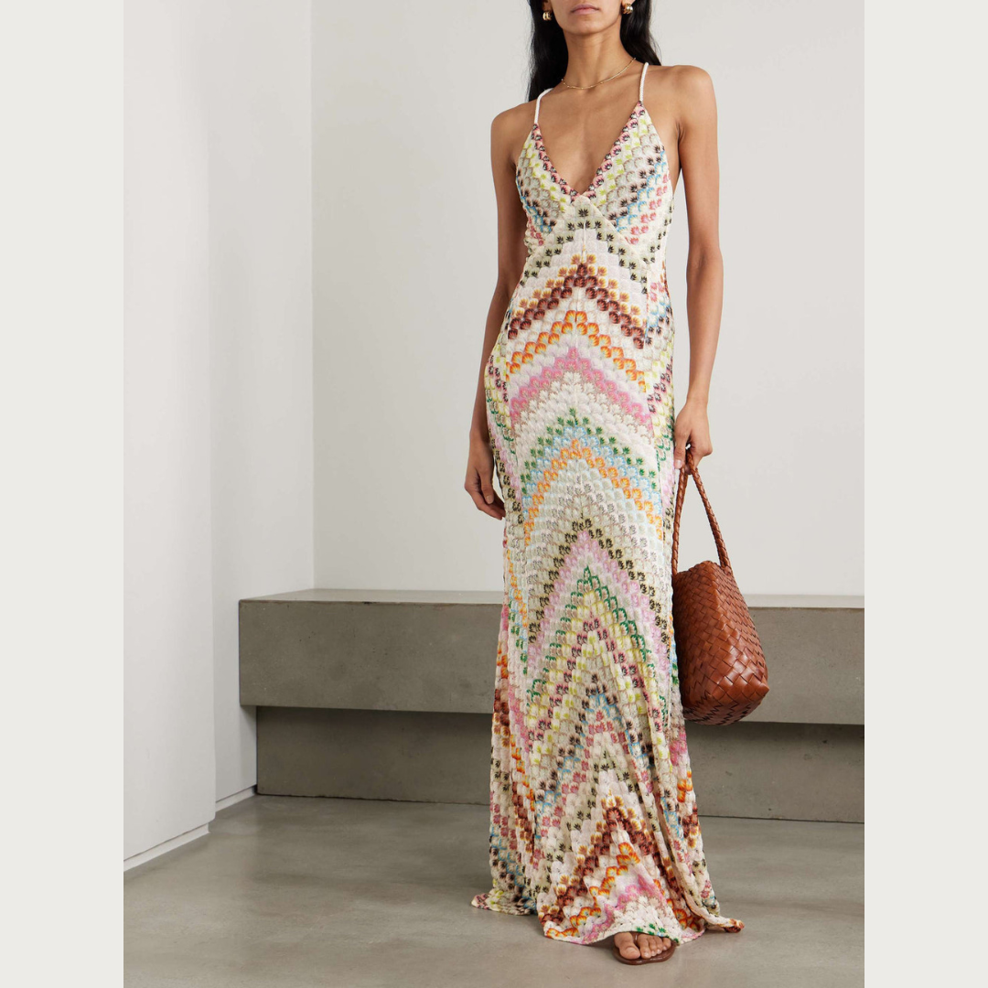 ROBE LONGUE OUVERTE A IMPRIMÉ CHEVRONS COLORE EN MAILLE