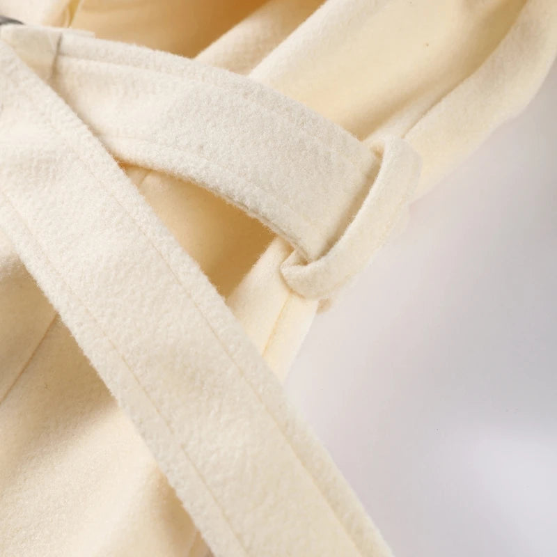 L'ÉPURE ROBE-MANTEAU LONGUE À COL CAPE